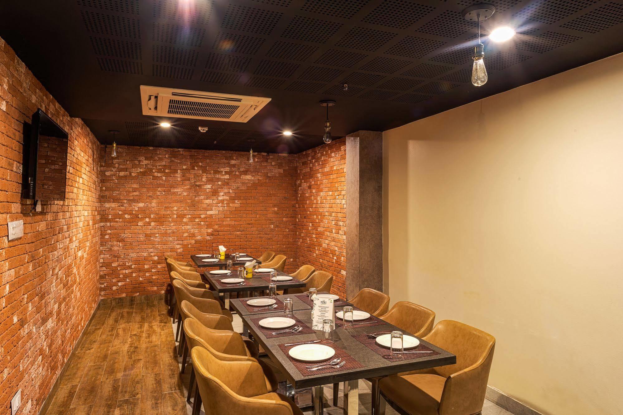 Treebo Fourth Avenue Hotell Chennai Exteriör bild